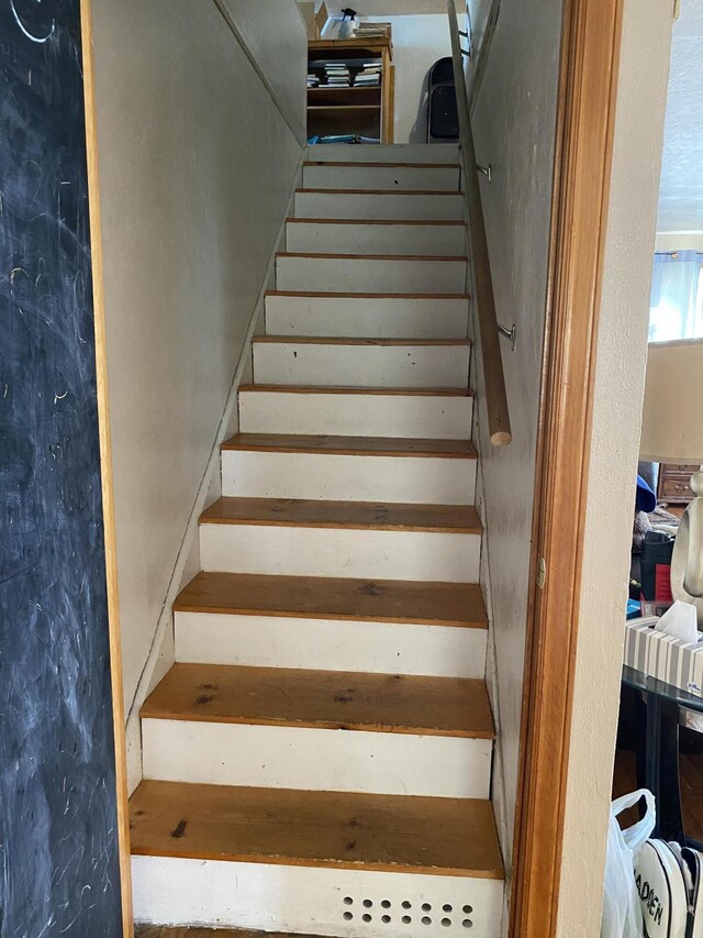 96 Harold St, Grant, MI 49327 - view of stairway