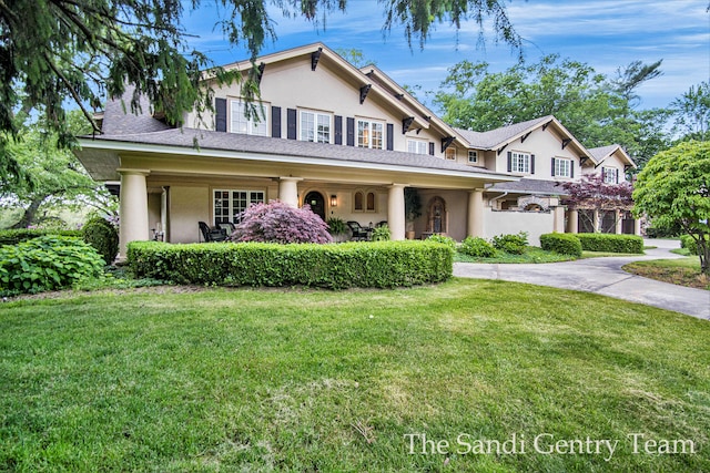 view of front of house with a front lawn