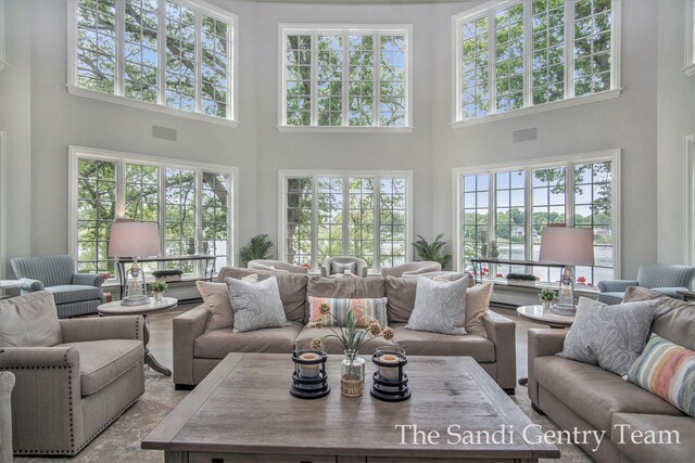 18635 N Fruitport Rd, Spring Lake, MI 49456 - living area with a towering ceiling