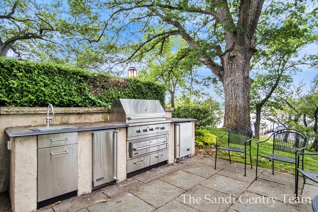 18635 N Fruitport Rd, Spring Lake, MI 49456 - view of patio with a sink
