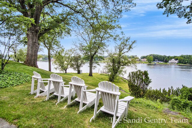 18635 N Fruitport Rd, Spring Lake, MI 49456 - view of green lawn with a water view