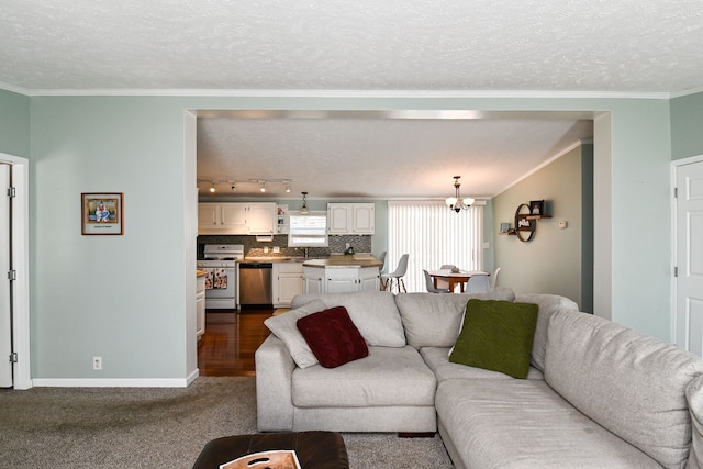 living room featuring carpet flooring, crown molding, a textured ceiling, and an inviting chandelier
