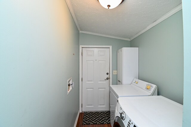 washroom featuring wood-type flooring, ornamental molding, a textured ceiling, and washing machine and clothes dryer
