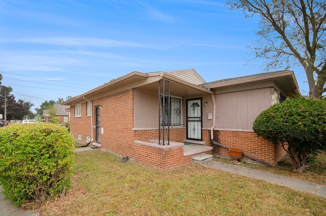 view of front of house featuring a front yard