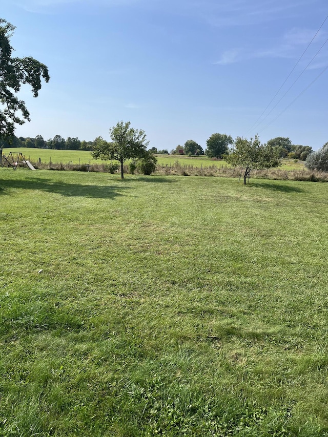 view of yard with a rural view