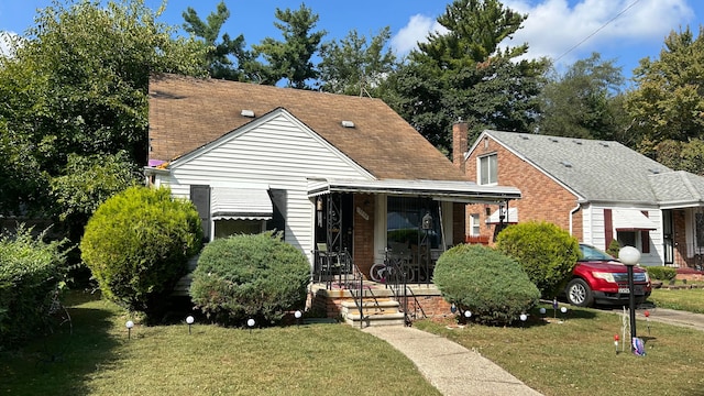 bungalow-style home featuring a front lawn