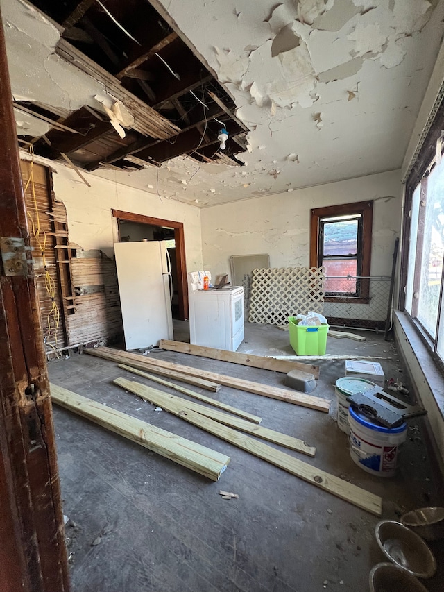 miscellaneous room with washer / clothes dryer