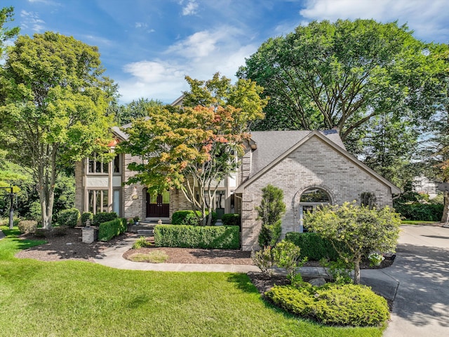 view of front of property with a front yard