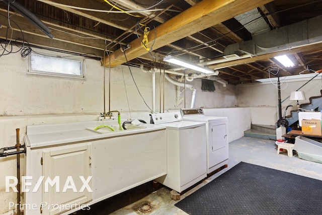 washroom featuring washer and clothes dryer