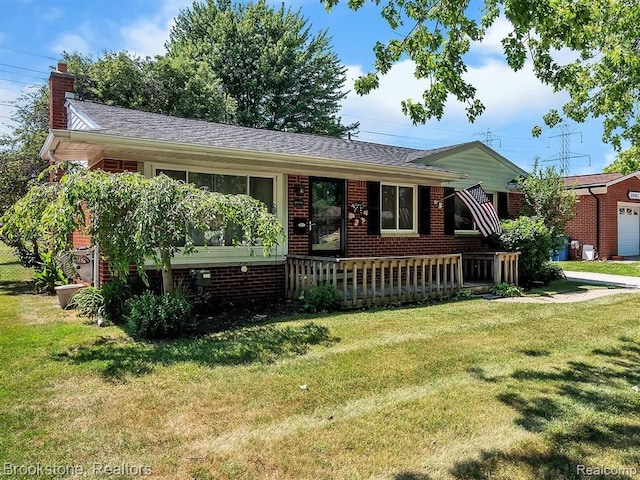 single story home with a front lawn