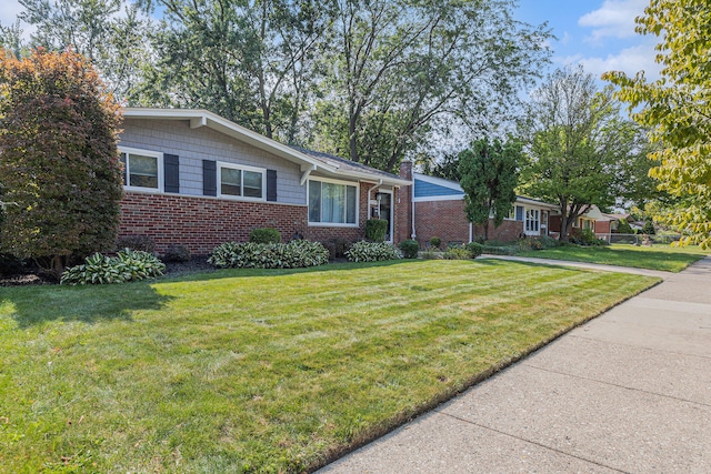 single story home with a front yard