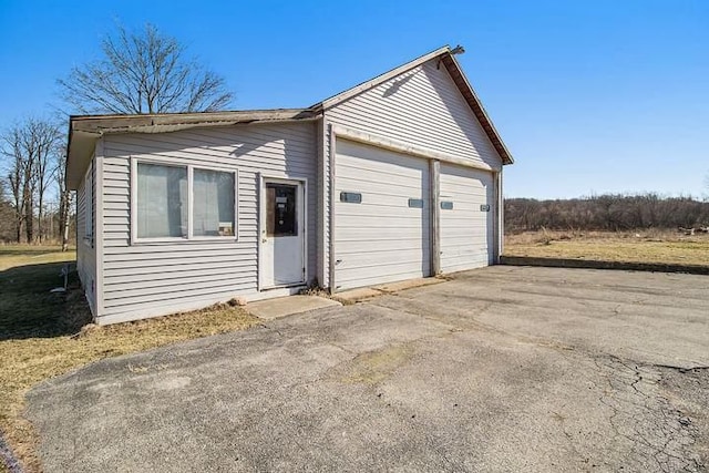 view of front of home with an outdoor structure and a garage