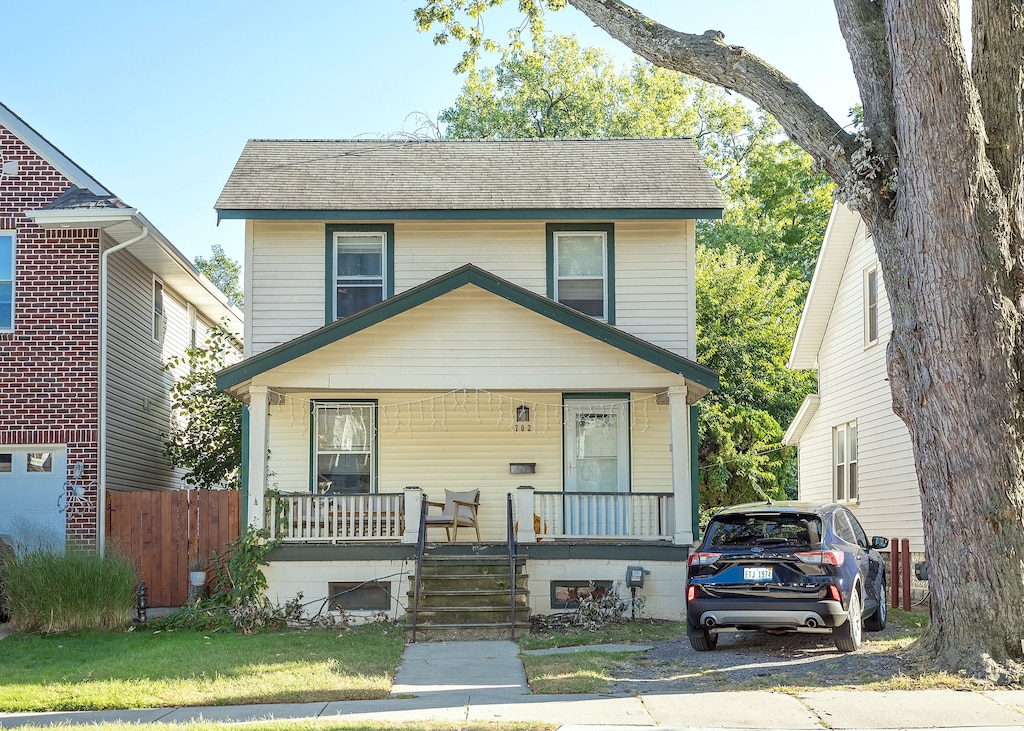 view of front facade featuring a porch