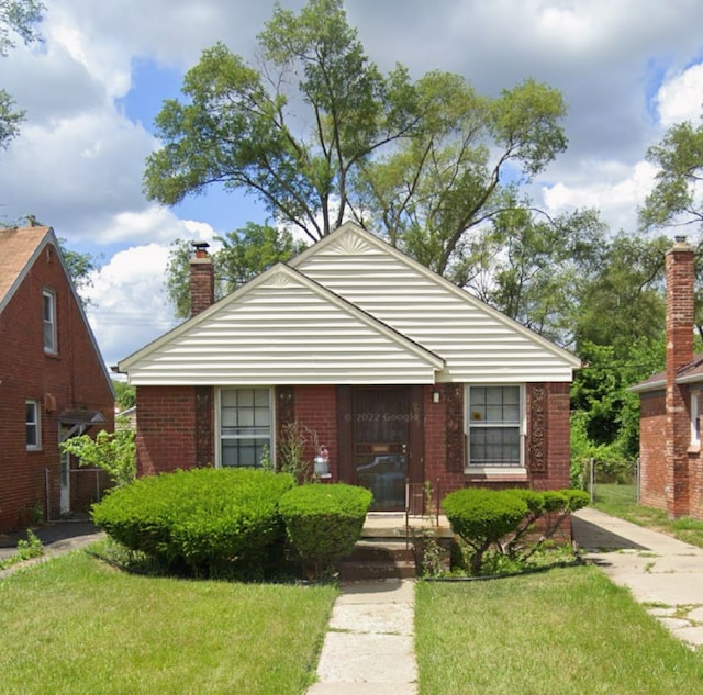 bungalow-style home featuring a front yard