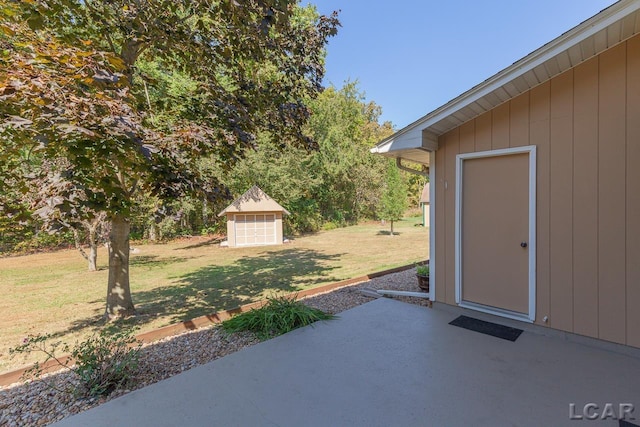 view of yard featuring a storage unit and a patio area