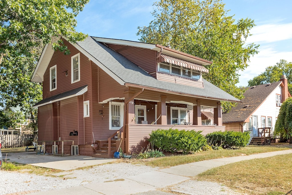 view of front of property