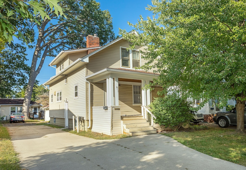 view of front of property