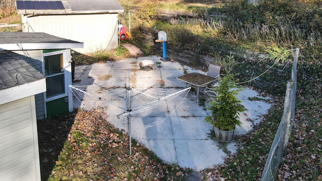 view of yard featuring a patio area