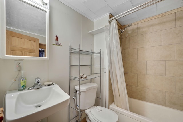 full bathroom with toilet, shower / bathtub combination with curtain, crown molding, and sink