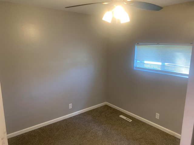 carpeted empty room featuring ceiling fan