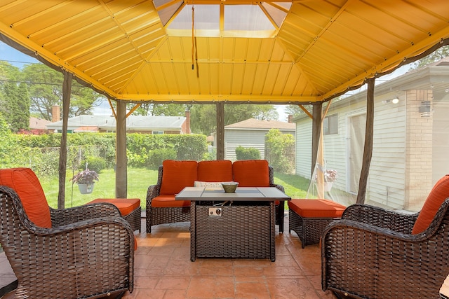 sunroom with lofted ceiling