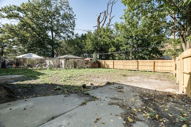 view of yard with a patio area