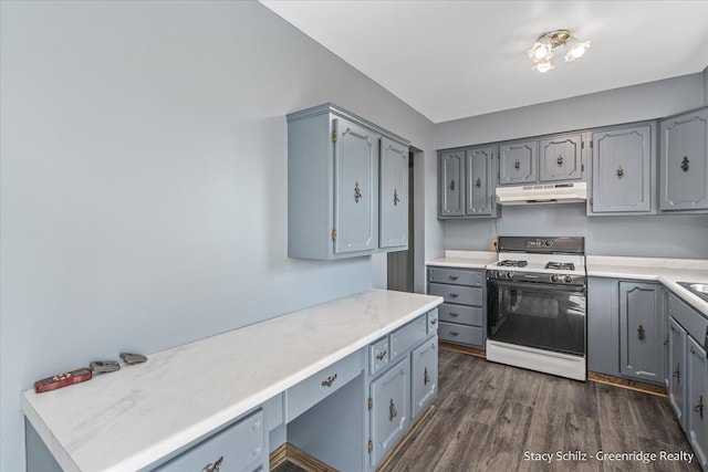 kitchen with white gas range oven, dark wood-type flooring, and gray cabinetry