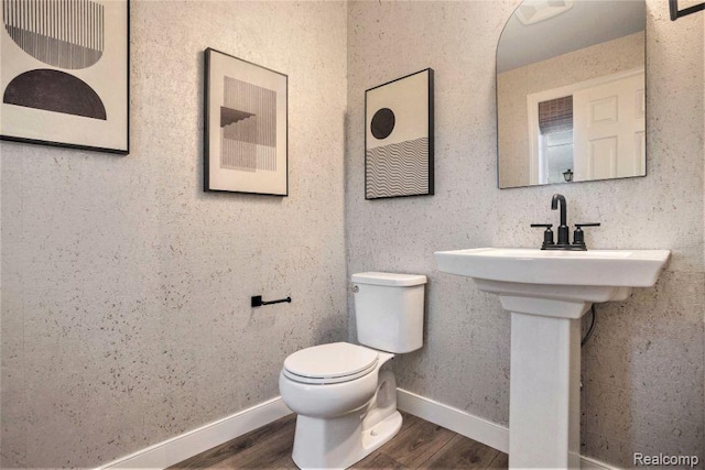 4442 Sprauge Ln, Swartz Creek, MI 48473 - bathroom featuring wood finished floors, toilet, and baseboards