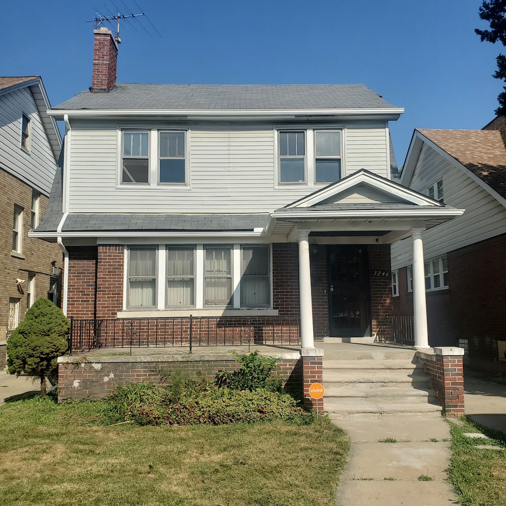 view of front facade with a front yard and a porch