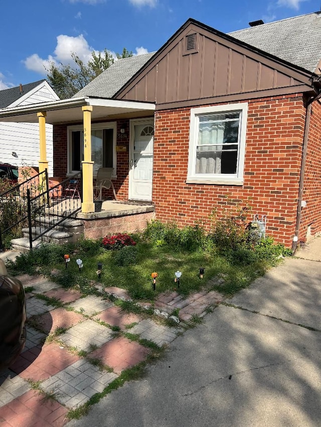 view of front facade with a porch