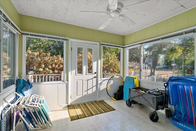 sunroom with a ceiling fan