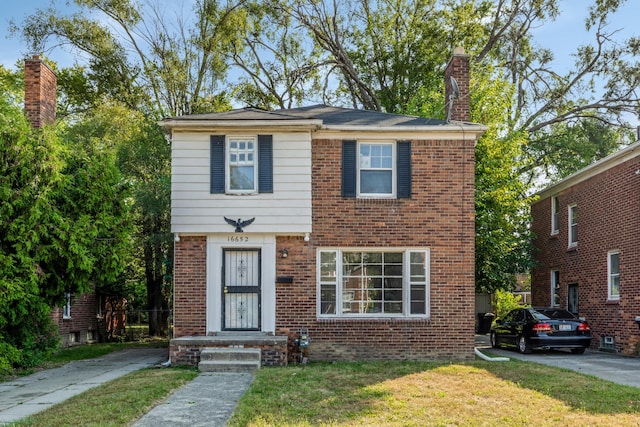 view of front of home featuring a front lawn