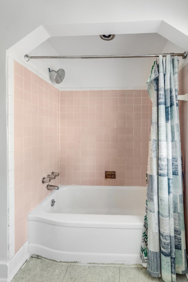 bathroom featuring shower / bath combo with shower curtain