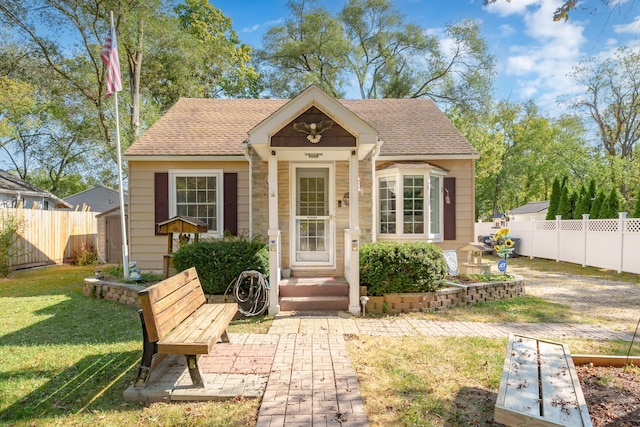 view of front of house with a front lawn