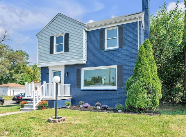 view of front of home featuring a front lawn