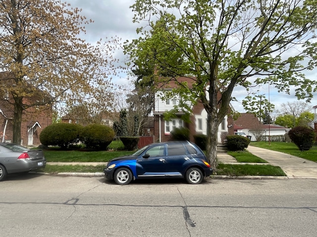 view of front of house with a front yard