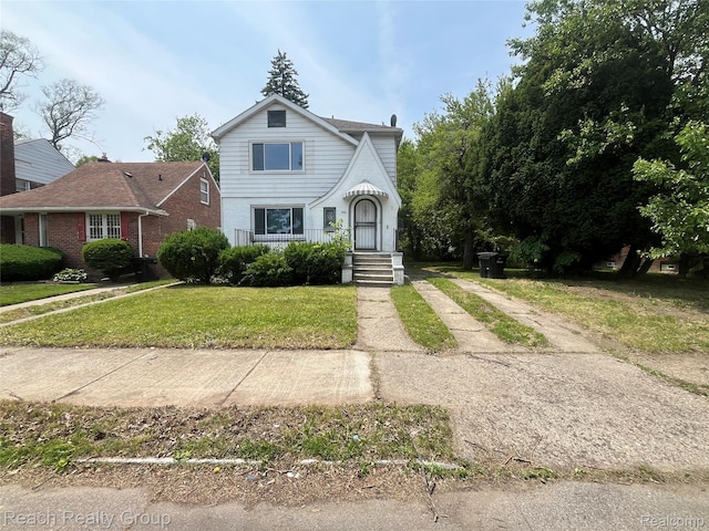 8521 Ohio St, Detroit, MI 48204 - view of front of home with a front lawn and driveway