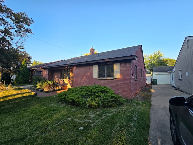 view of front facade with a front lawn, an outdoor structure, and a garage