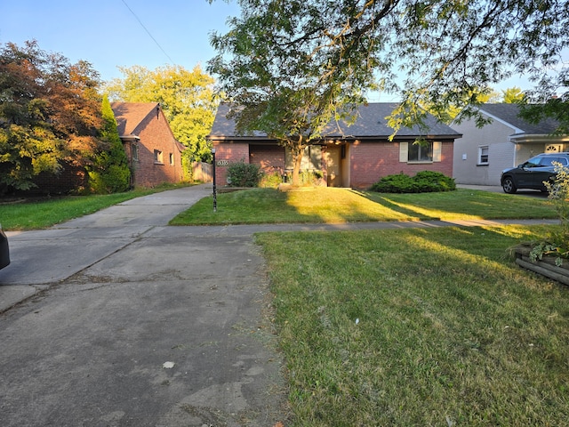 ranch-style house with a front yard