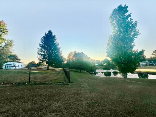 view of yard featuring a water view