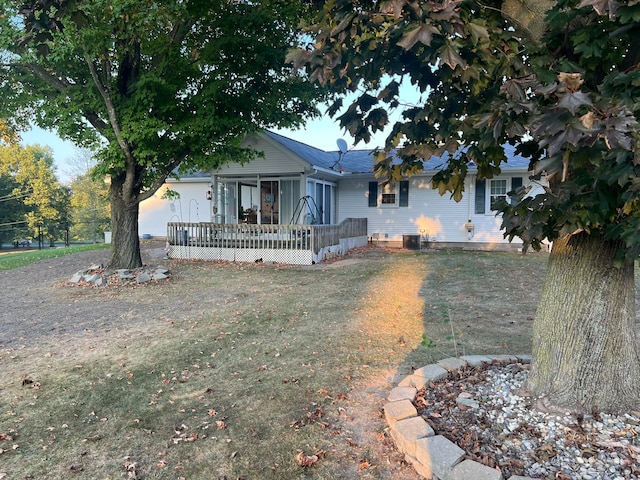 view of front of house featuring a deck and a front lawn