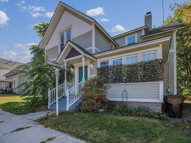 view of front of property with a front yard