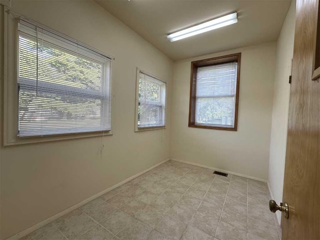 spare room featuring light tile patterned floors