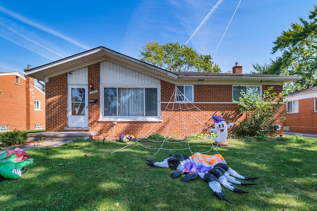 view of front of home featuring a front lawn