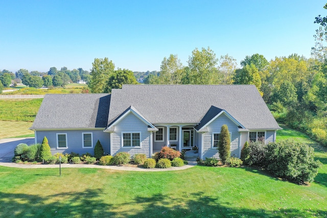 view of front of home featuring a front yard