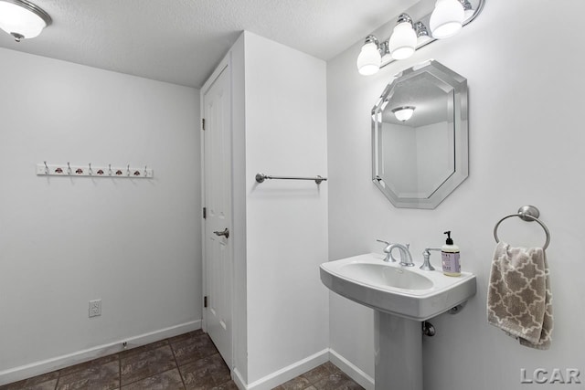 bathroom featuring a textured ceiling