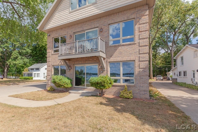 exterior space featuring a lawn