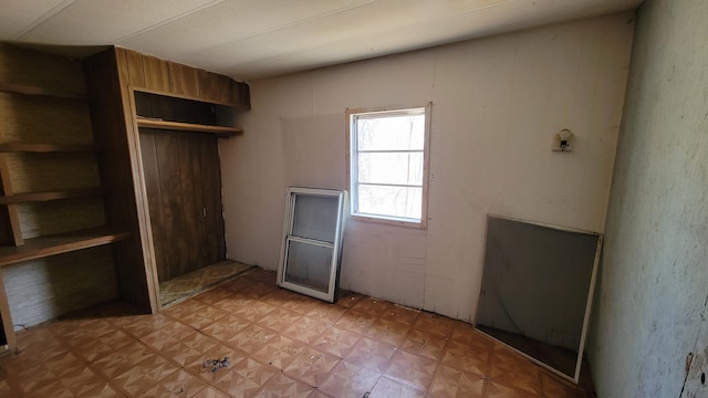 unfurnished bedroom featuring a closet