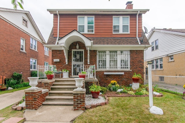 view of front of house featuring a front lawn