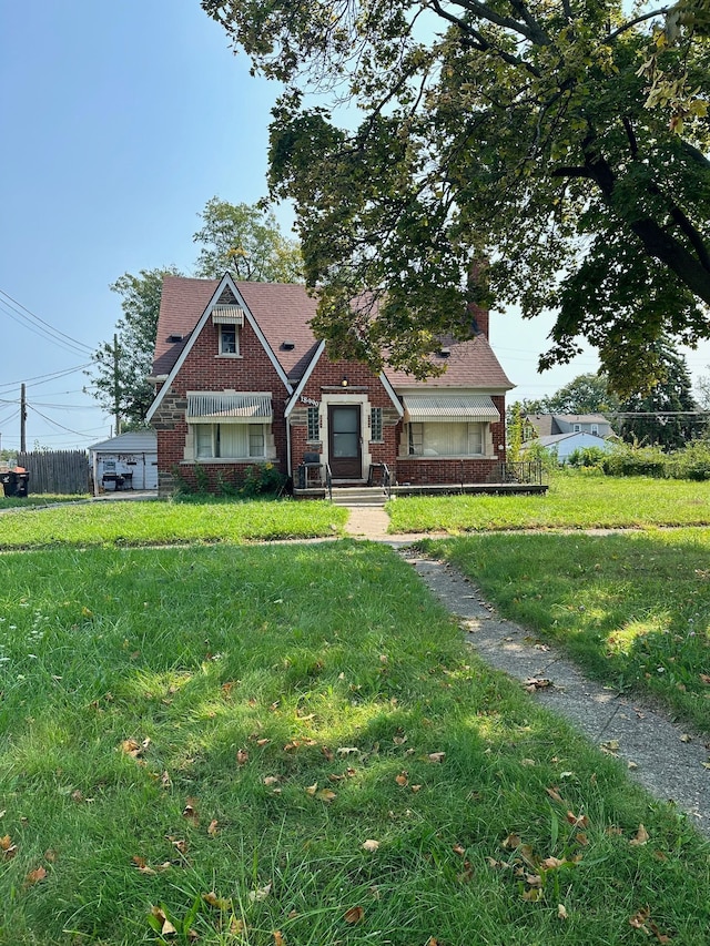 view of front of house featuring a front yard